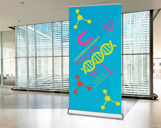 Rollup Banner beidseitig bedruckt mit 2 Grafikbahnen, Sie können auf jeder Seite ein unterschiedliches Motiv drucken lassen.